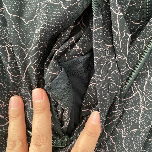 Lululemon jacket - Picture 4 of 9